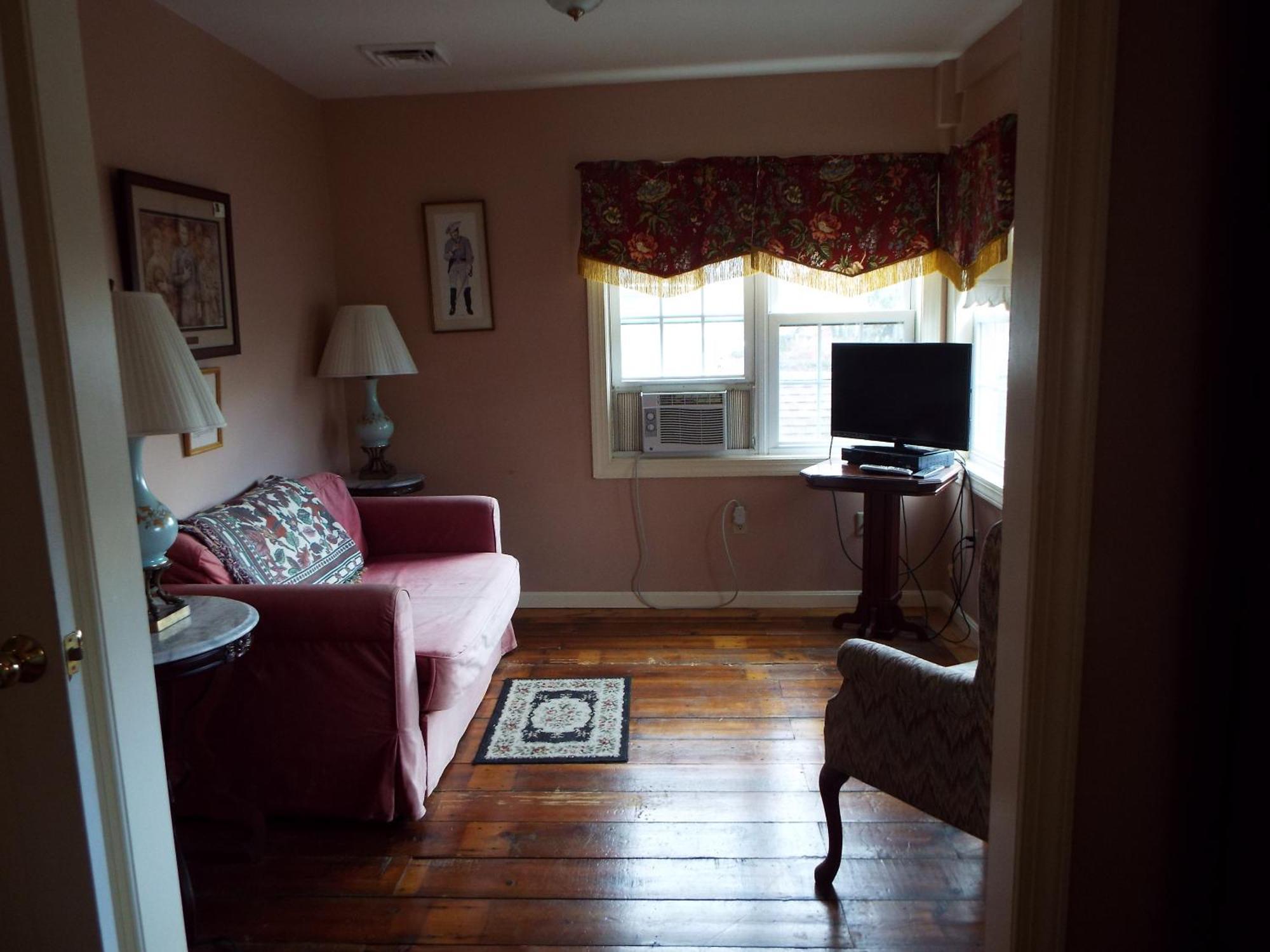 The Tillie Pierce House 3*